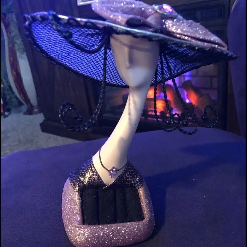 Unique vintage jewelry holder and ring holder